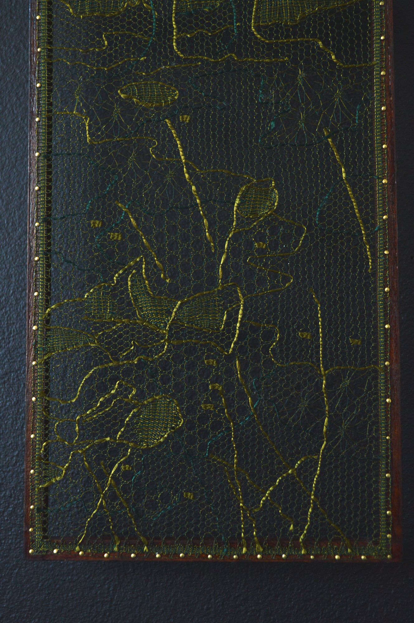 Duncan. 2014. Silk floss, wood, brass pins. (Worked by Mignon Groenewald). 415 x 125mm. Collection: Spier Art Trust.